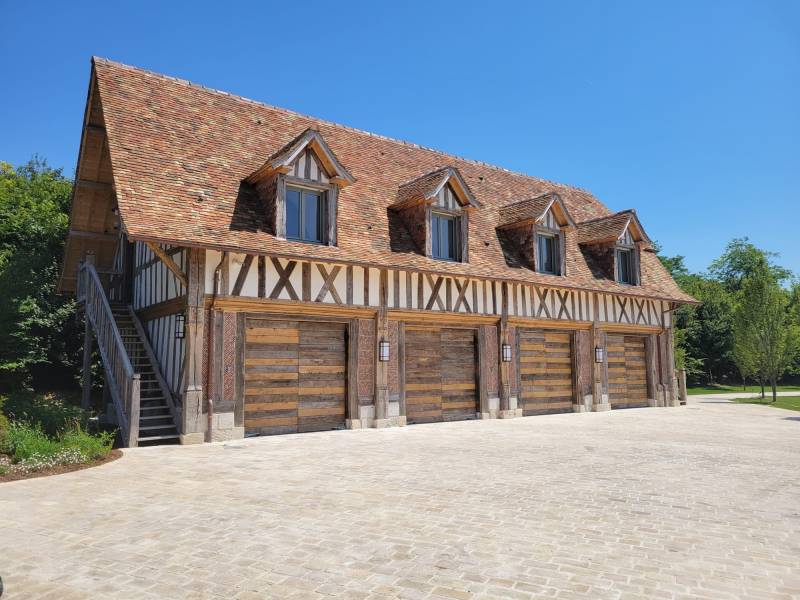 Construction d'un garage en colombages et pierres de style Normand à Deauville Calvados 14